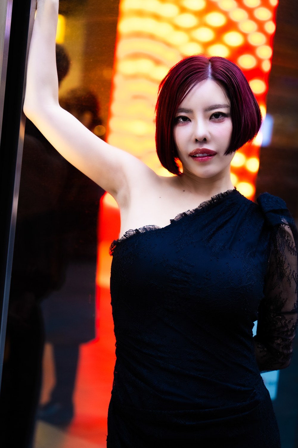 黒いドレス姿の小田桐あさぎさん